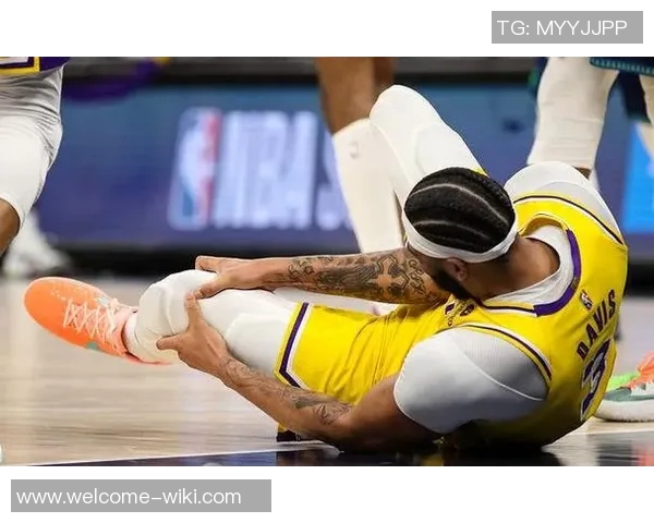 戴维斯回忆膝盖受伤瞬间手术后洗澡时泪流满面感慨万千